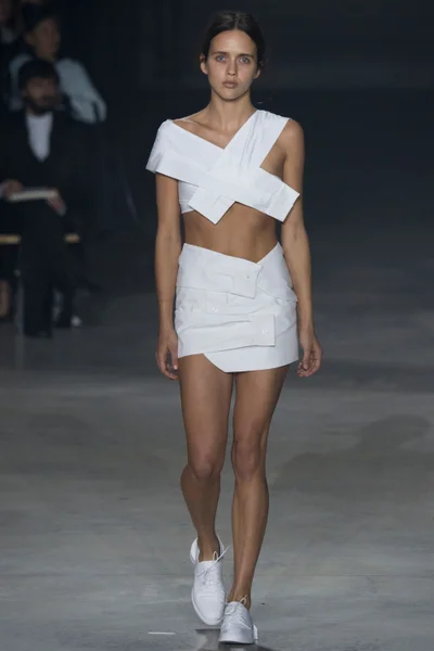 Look 18